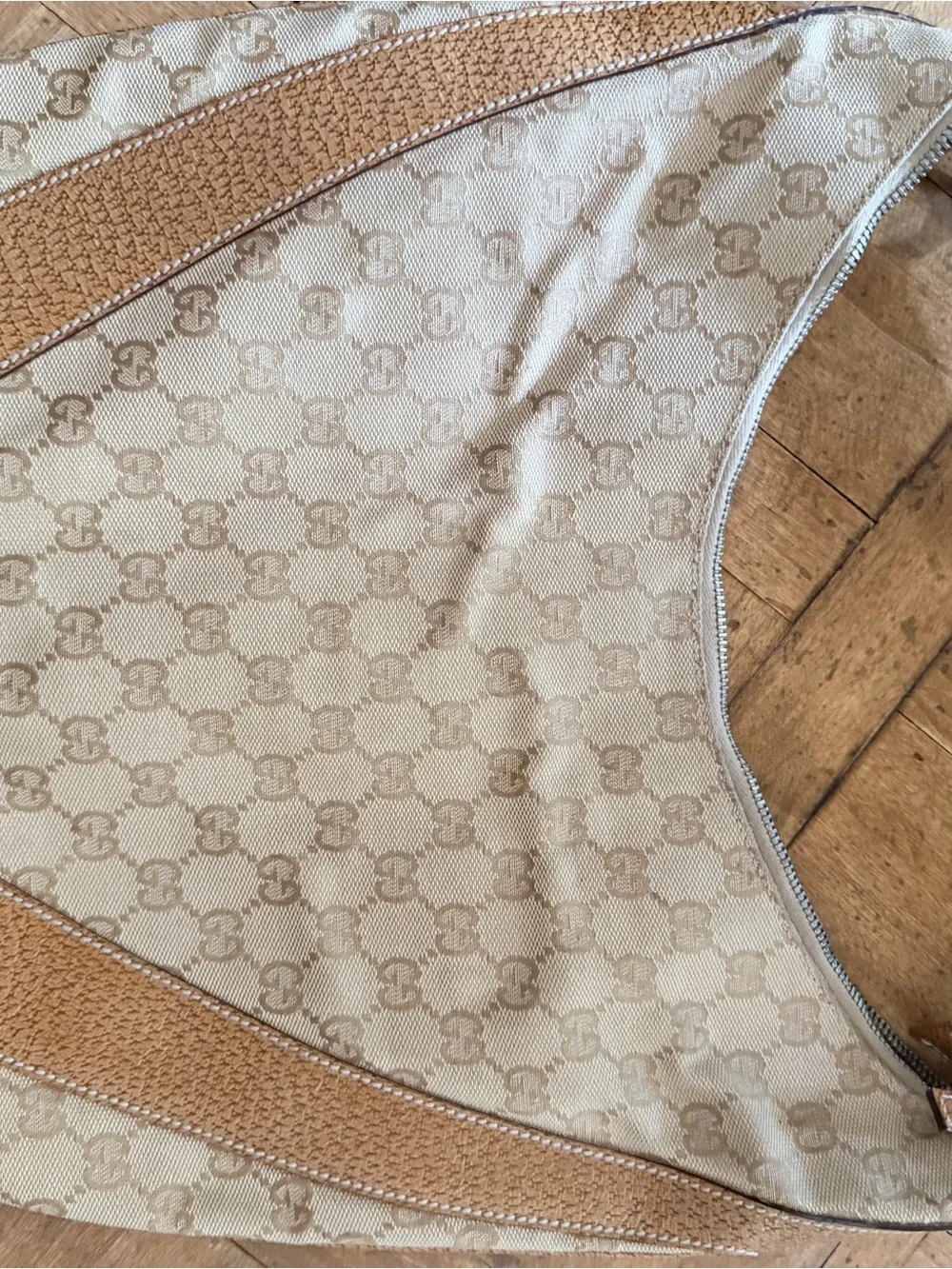 Gucci soft beige